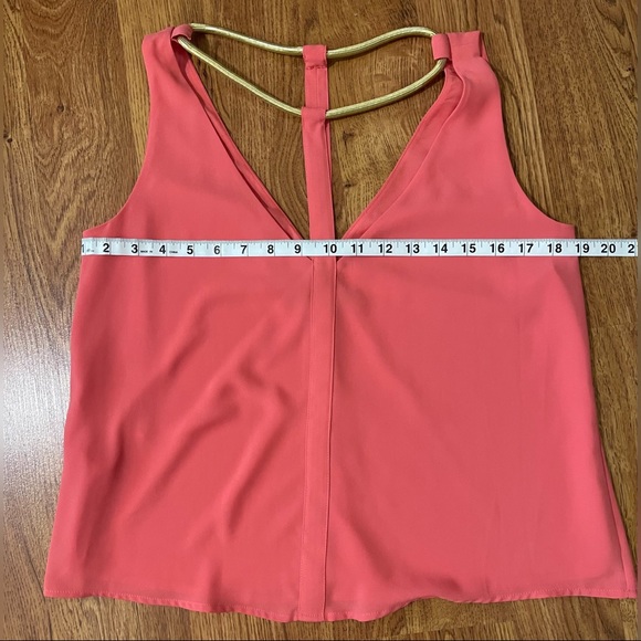 ❤️SOLD❤️BCBG Maxazria Gold Rope V-Neck Coral Tank top size Small - Picture 3 of 9